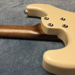 Sculpted neck pocket
